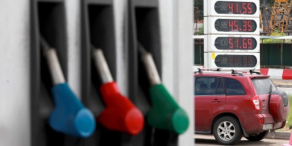 Правительство снижает акцизы на топливо, ЦБ отзывает лицензии у банка и страховщиков и другие новости - дайджест FO
