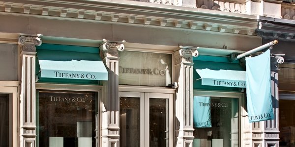 Что кроется за взлетом акций Tiffany на 30% 
