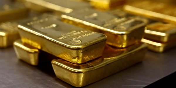 Зачем банки бросились скупать золото, Deutsche Bank предупредил о сильной переоценке доллара – дайджест Fomag.ru
