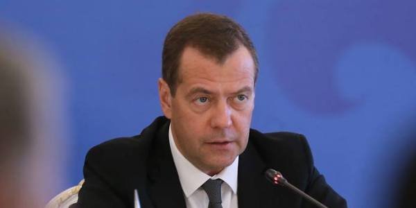 Медведев проведет совещание по прогнозам социально-экономического развития страны, АФК «Система» предложила «Роснефти» пригласить независимого аудитора: дайджест FO