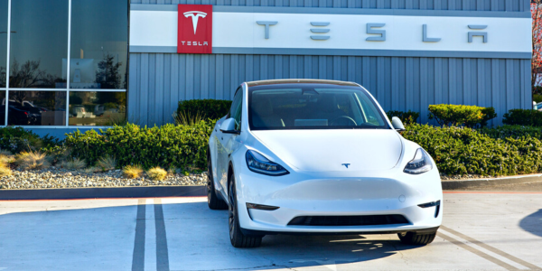 Tesla продолжает падать: стоит ли рассчитывать на рост а ближайшей перспективе