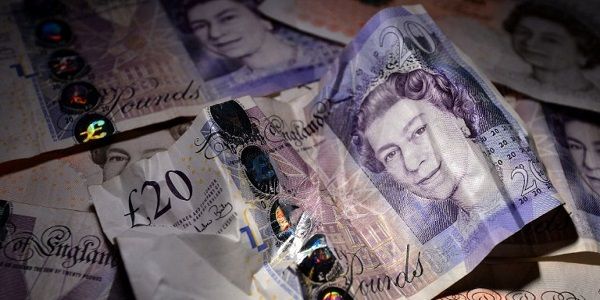 Британский фунт упал до минимума почти за 50 лет
