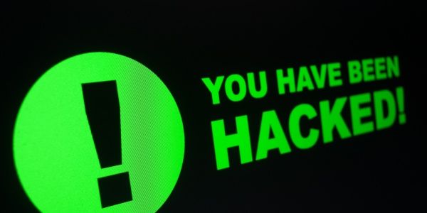 Взлом сайта МИД России американским хакером, «Фармстандарт» может покинуть Мосбиржу: дайджест FO
