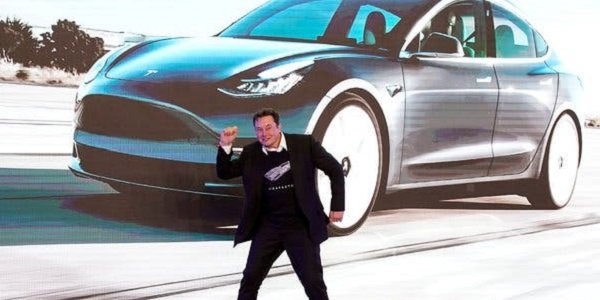 Почему акции Tesla выросли на 95% за месяц
