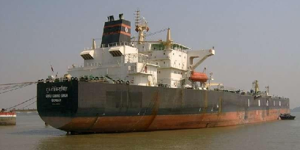 Перед нефтеналивным портом Басры выстроилась пробка из танкеров