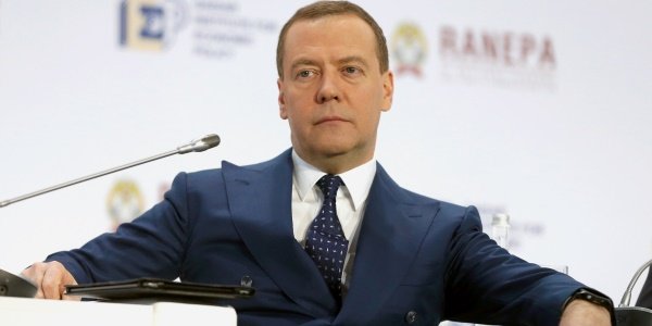 Медведев о дедолларизации и «бестолковой» экономической политике США