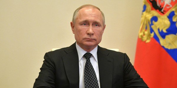 Путин перенес на неопределенный срок парад на День Победы