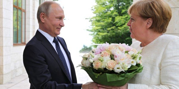 Встреча Путина и Меркель, ЕС готовит противоядие от санкций США – дайджест FO