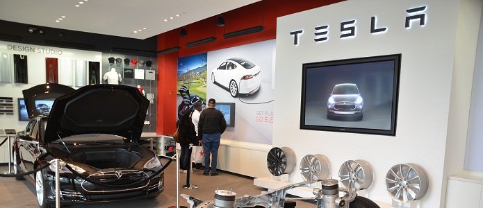 Купит ли Apple производителя электрокаров Tesla Motors