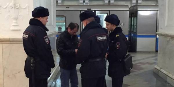 В Москве начали проверять пропуска для перемещения по городу, какими дивидендами порадует «Газпром» – дайджест Fomag.ru