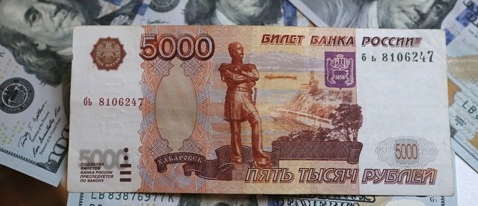 МЭР допускает курс доллара выше 75 рублей в течение трех лет