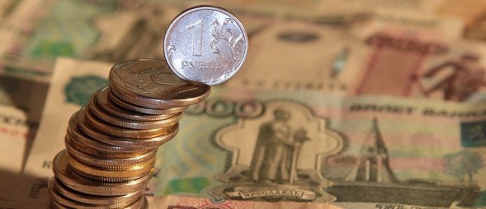 Доллар борется за отметку в 50 рублей