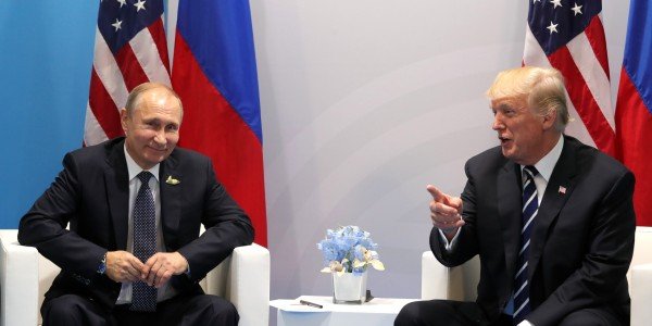 Разговор Путина с Трампом, американские сенаторы призвали ввести санкции на основе «кремлевского списка» – дайджест FO