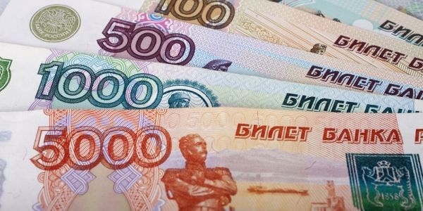 Доллар дешевле 60 рублей впервые с июля 2015 года