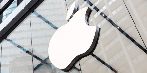 «ФИНАМ» рекомендует покупать акции Apple