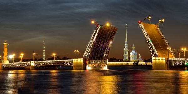 Иностранцы продолжают активнее всего выводить деньги из Санкт-Петербурга