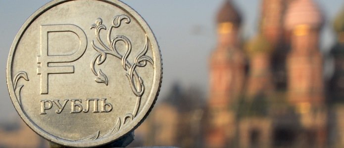 Рубль вяло отреагировал на бодрый рост нефти