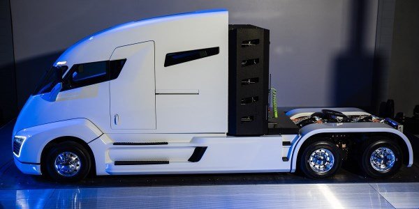 Tesla представит в сентябре электрогрузовик