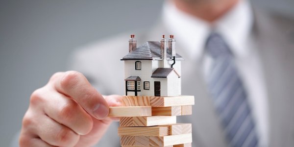 Правильно ли тратить сбережения на покупку недвижимости