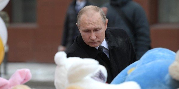 Путин почтил память погибших в Кемерово и провел там совещание,  дипломатические меры против РФ в связи с отравлением Скрипаля – дайджест FO