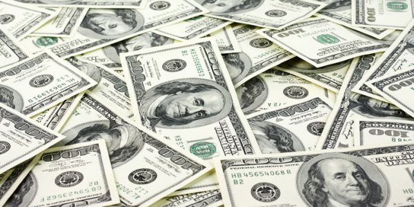 Эксперты советуют проявлять осторожность при покупке доллара