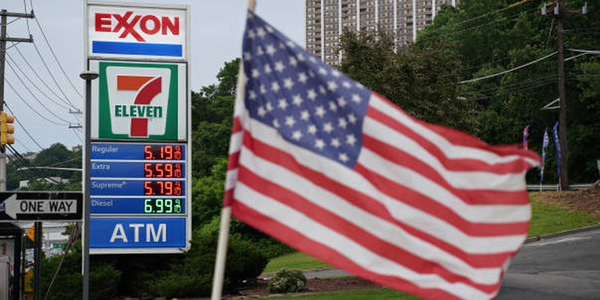 Стоимость бензина в США продолжает падать – сохранится ли тренд