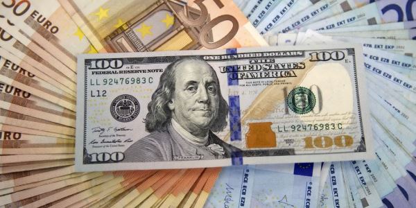 Биржевые фонды в долларах и евро появились на Мосбирже