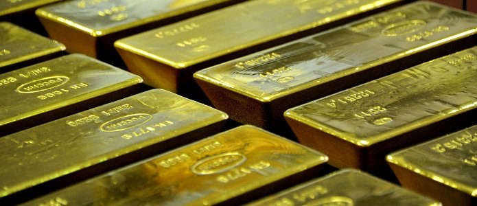 Инвесторы ставят на падение золота через деривативы