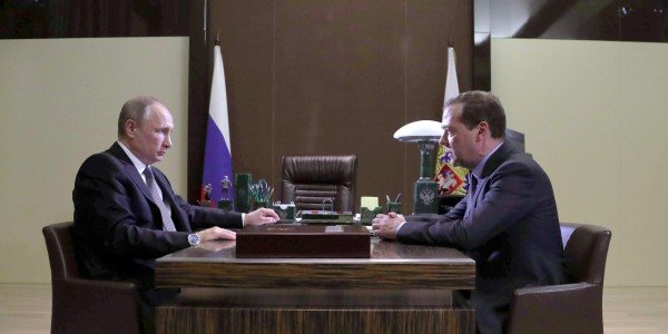 Медведев не видит себя кандидатом в президенты, страны ОПЕК+ договорились о продлении сокращения добычи нефти – дайджест FO