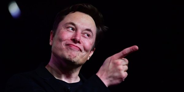 Мужчина отказался от работы в возрасте 39 лет благодаря инвестициям в Tesla