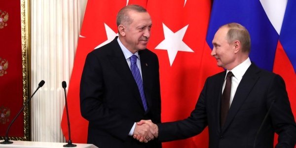 Россия приостановила полеты в Турцию, Ozon покупает банк – дайджест Fomag.ru