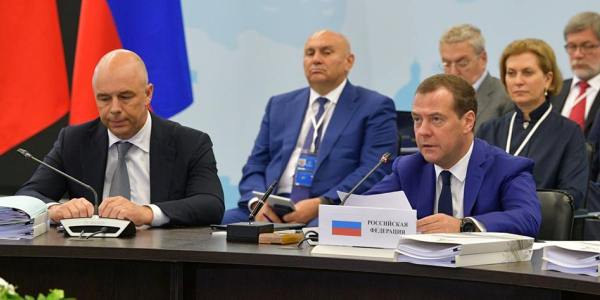 Медведев назвал причину повышения пенсионного возраста, Путину предложили новый источник для пополнения бюджета – дайджест FO
