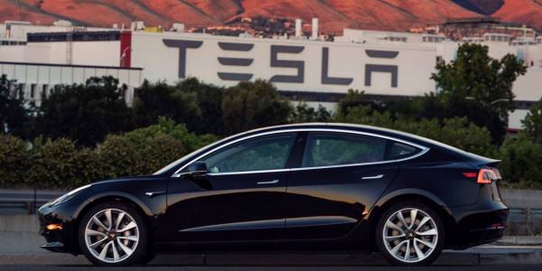 Tesla начнет производить электропикапы и покончит с убытками 