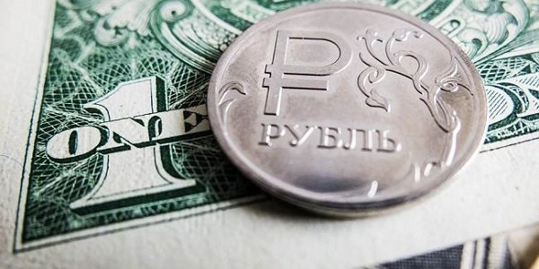 Нефть может укрепить рубль до 63 за доллар – аналитики Промсвязьбанка
