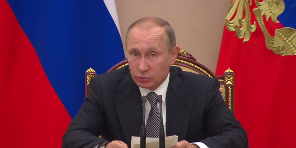 Путин назвал недопустимыми чрезмерную трату резервов и раскручивание госдолга