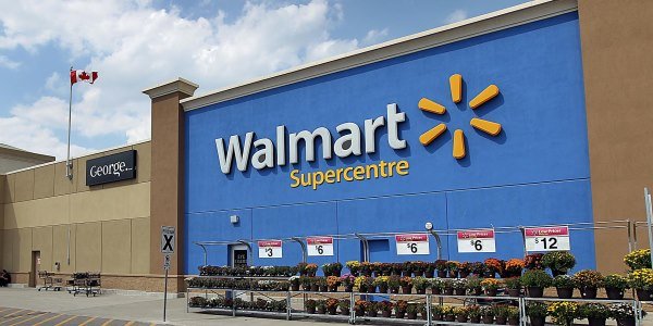 Продажи ритейлера Wal-Mart растут одиннадцатый квартал подряд
