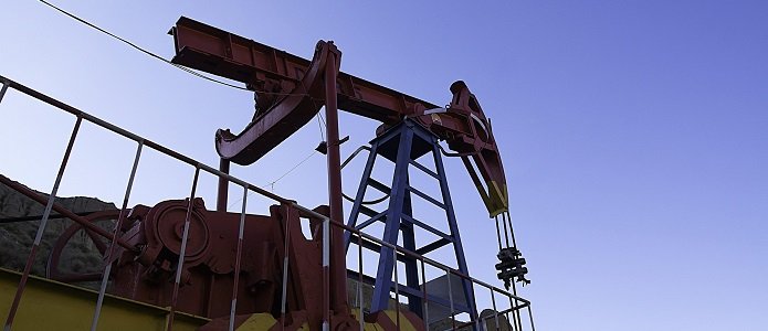 Нефть и рубль вновь скользят вниз