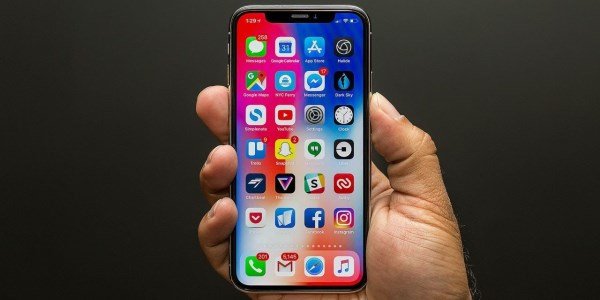 Apple переформирует модельный ряд после жалоб на iPhone X