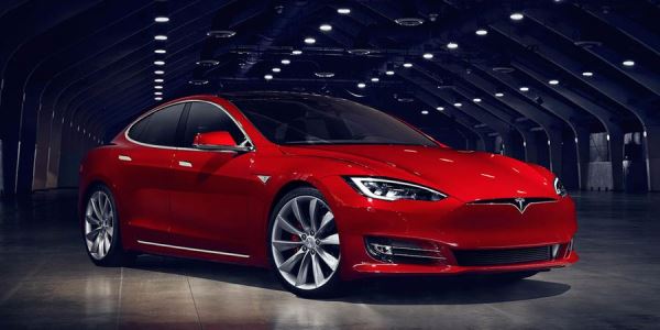 Массовое производство Model 3 улучшит финансовые показатели Tesla в течение года