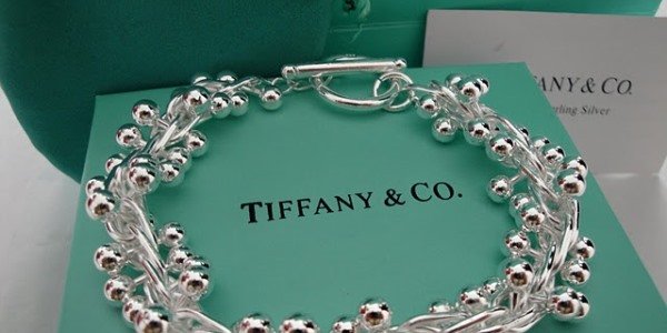 Выручка Tiffany расстроила аналитиков и вызвала распродажу акций
