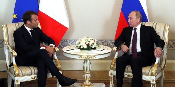 О чем говорил Путин с Макроном, Дерипаска покинул «Русал» – дайджест FO