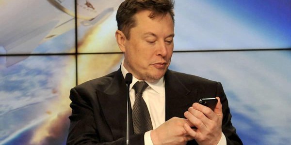 Маск активно распродает акции Tesla, Гинцбург рассказал об обязательной вакцинации – дайджест Fomag.ru