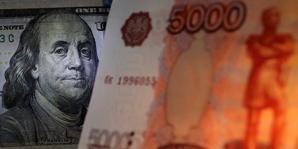 Почему доллар может вновь подняться к 64 рублям