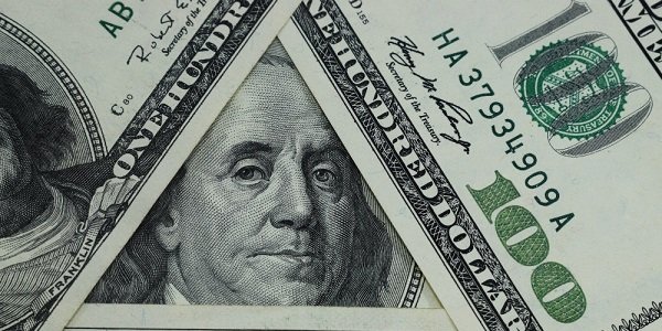 Доллар США продолжает укрепляться к мировым валютам