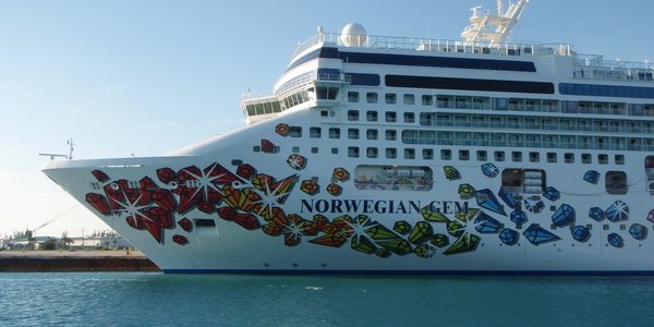 Что стало причиной падения акций Norwegian Cruise, Carnival Corporation и Royal Caribbean