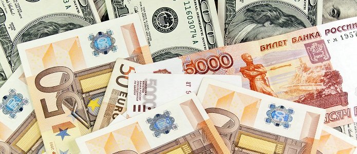 Рубль падает к доллару и евро