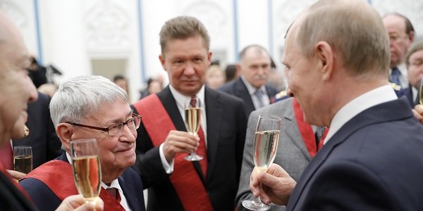 Предправления «Газпрома» Алексей Миллер получил награду от Путина, Минфин согласился с ЦБ по поводу запрета биржевой торговли криптовалютами и другие новости - дайджест FO