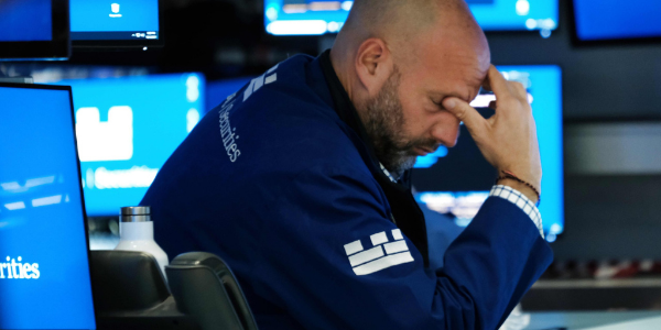 Фьючерсы на Dow упали почти на 800 пунктов