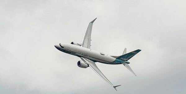 Что стоит за падением акций Boeing на 6,8%