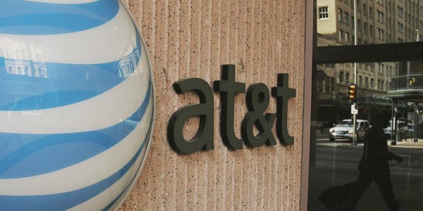 Акции AT&T упадут более чем на 1% из-за угрозы блокировки поглощения Time Warner